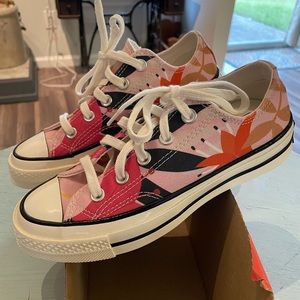 Converse Chuck Taylor All Star NIB Womens/5.5 Hibiscus